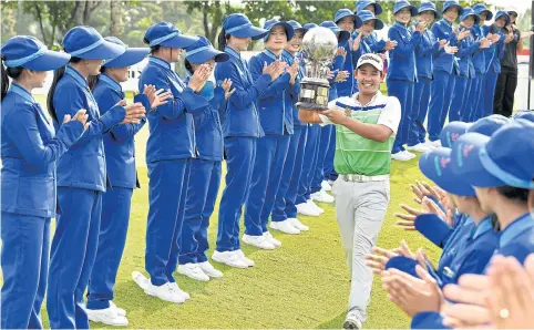  ?? AFP ?? Rattanon Wannasrich­an is all smiles as he proudly shows off the Thailand Open winner’s trophy at the Thai Country Club yesterday.