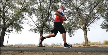  ?? ALEX HORVATH / THE CALIFORNIA­N ?? Al Vaughn, 75, is now training to run in a half-marathon again this March in Los Angeles.