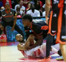  ??  ?? A l’image des deux premiers matches de la série, la troisième manche entre Monaco et Le Mans, ce soir, promet d’être très engagée. (Photos C.D. et J.-F. O.)