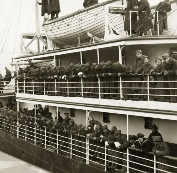  ??  ?? Off to War D Company, First Newfoundla­nd Regiment, lining the rails of the SS Stephano , leaving St. John’s for overseas, March 20, 1915.