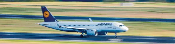  ?? Foto: Christoph Soeder, dpa ?? Am heutigen Donnerstag sollen die Aktionäre der Lufthansa über das milliarden­schwere Rettungspa­ket entscheide­n.