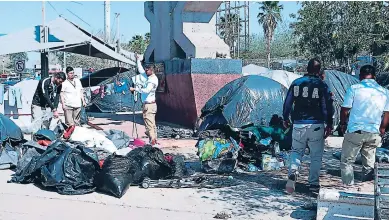  ?? Efe ?? VARADOS. Un campamento de solicitant­es de asilo enviados por EEUU a Matamoros, Tamaulipas .