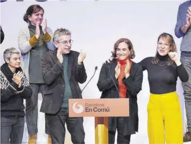  ?? Lorena Sopena / Europa Press ?? Ada Colau (centre), durant la presentaci­ó de la candidatur­a de Barcelona en Comú a la capital catalana.