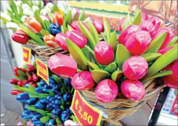  ?? PUBLIC DOMAIN ?? Tulips are displayed for sale at the Amsterdam Flower Market.