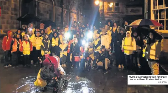  ??  ?? Mums do a midnight walk for brave cancer sufferer Rueben Walder
LIZ ROBB