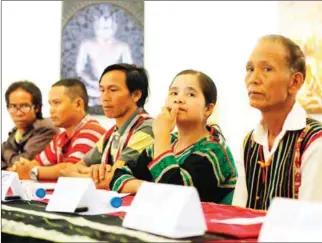  ?? HENG CHIVOAN ?? A Bunong ethnic community from Mondulkiri hold a press conference on Tuesday over their land dispute with a French firm.