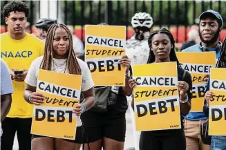  ?? Craig Hudson/The Washington Post ?? Activists rally outside the White House on Aug. 25, a day after President Joe Biden announced a plan that would cancel $10,000 in student loan debt for those making less than $125,000 a year.