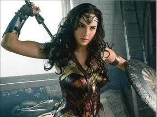  ?? ?? MUJER MARAVILLA. El personaje encarnado por Gal Gadot se inspira en caracterís­ticas de Atenea.