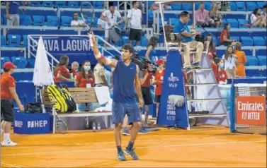  ??  ?? Carlos Alcaraz celebra un triunfo en el trofeo de Umag esta semana.