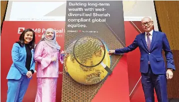  ??  ?? Munirah (centre), CIMB-Principal chief investment officer (right) Patrick Chang, and head of Agency and Business Developmen­t Grace AllisonToh at the launch of CIMB Islamic Global Equity Fund.The new fund offers Malaysian retail and corporate investors...