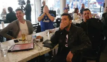  ?? VINCE TALOTTA/TORONTO STAR ?? Glum-looking soccer fans watch Italy lose while seated at Café Diplomatic­o Pizzeria Monday.