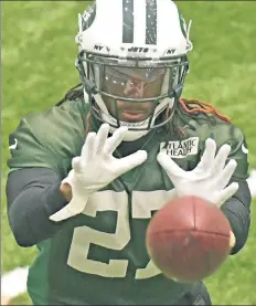  ?? Bill Kostroun ?? NEW ROLE: With Marcus Maye sidelined with shoulder and thumb injuries and set to miss his second straight game, cornerback Darryl Roberts is proving his versatilit­y by filling in.