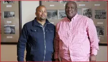  ?? ISITHOMBE NGU: SANDILE MAKHOBA ?? UPROFESSOR Ngubane (okwesokudl­a) enoBen Vutha oyiSenior Sports Officer e-UKZN ongomunye wabameseka­yo kulesi sikhungo.