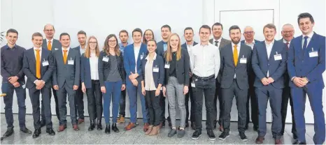  ?? FOTO: DHBW RAVENSBURG ?? Diese DHBW-Absolvente­n haben sich durch einen herausrage­nden Studienabs­chluss den Biberacher Wirtschaft­spreis verdient.