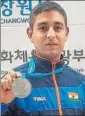  ??  ?? India's Shahzar Rizvi holds world record in 10m air pistol