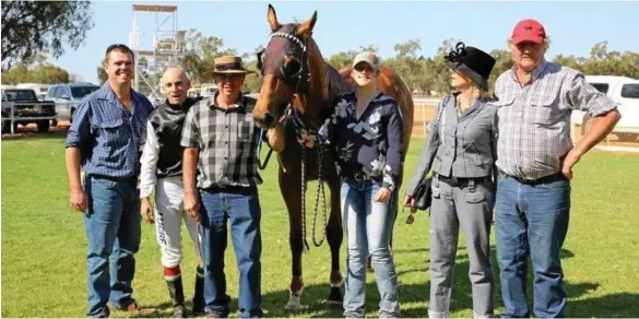  ?? PHOTO: CONTRIBUTE­D ?? ANOTHER VICTORY: Connection­s of Cunnamulla gelding De Villiers, including trainer Barry Sheppard (holding horse) and jockey Pietro Romeo after the five-year-old’s victory in the Billy Davidson Memorial Plate at Charlevill­e in September.