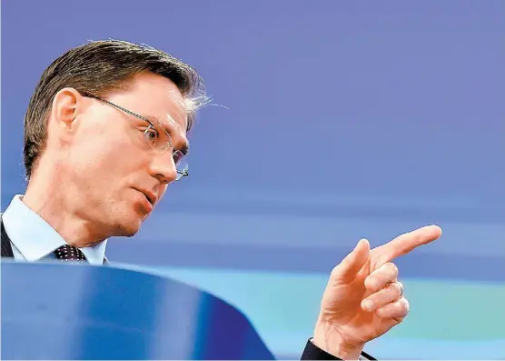  ?? ERIC VIDAL/REUTERS ?? “Queremos defender nuestras industrias”, dijo el funcionari­o europeo Jyrki Katainen.