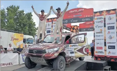  ??  ?? CAMPEÓN. Nasser Al Attiyah logró la victoria en la Baja Aragón 2017 con su Toyota.