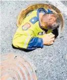  ??  ?? Helensvill­e volunteer firefighte­rs not only rescued a kitten from a stormwater drain but found it a home.