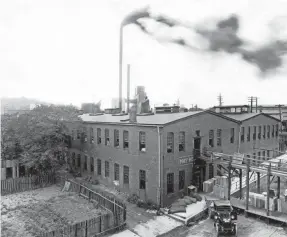  ??  ?? The May Hosiery Mill in Nashville, Tenn., in the early 20th century.