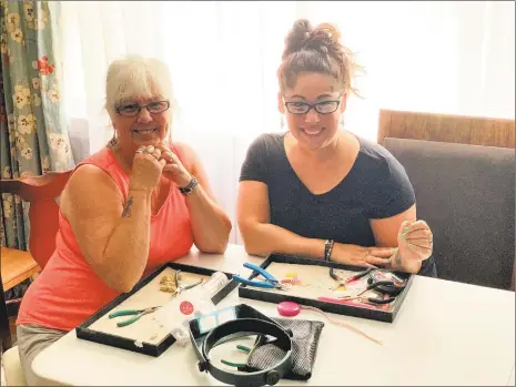  ?? Contribute­d photo ?? Sandy D’Andrea, left, and her daughter Stevie work on jewelry at their kitchen table.