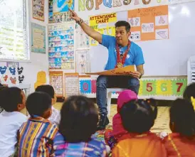  ?? — Photo courtesy of UNICEF/Jeoffrey Maitem ?? UNICEF Philippine­s National ambassador Gary Valenciano visits BARMM to support leaders in making children the centerpiec­e of policies and decision-making.