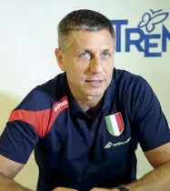  ??  ?? Determinat­o Il tecnico bulgaro della Trentino volley Radostin Stoytchev: da due settimane ha iniziato la preparazio­ne in vista della stagione