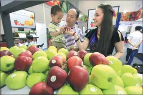  ?? ZHANG YONGTAO / FOR CHINA DAILY ?? Apples grown in Poland attract visitors during an industry expo held in Ningbo, East China’s Zhejiang province.