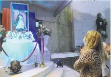  ??  ?? La Virgen de Caacupé recibió mucha gente en María Auxiliador­a.