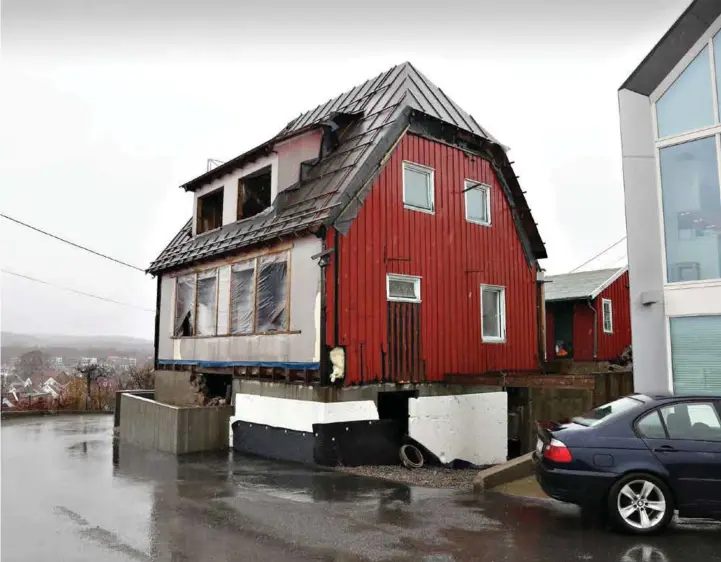  ?? FOTO: KJARTAN BJELLAND ?? Utbygger må nå søke kommunen på nytt. Til høyre bor Jan Petter Johannesse­n, som mener kommunen har tillatt altfor mye i saken.