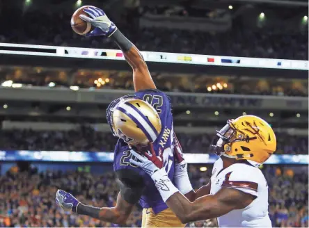  ?? JENNIFER BUCHANAN / USA TODAY SPORTS ?? Washington cornerback Kevin King, taken Friday by the Packers with the first pick in second round of the NFL draft, intercepts a pass in November.