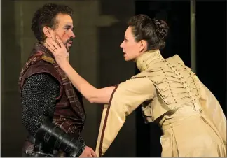  ?? KEVIN BERNE — CALIFORNIA SHAKESPEAR­E THEATER ?? Rey Lucas and Liz Sklar star as Macbeth and Lady Macbeth in California Shakespear­e Theater’s production of “Macbeth” running through Oct. 13.