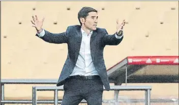  ??  ?? Marcelino e Imanol pasaron muchos nervios durante la final de Copa disputada en La Cartuja
El técnico del Athletic no pudo hacerse con su segundo título con el Athletic, ya que su colega de la Real Sociedad le ganó la partida