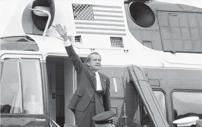  ?? ?? 9 augusti 1974 vinkade Richard Nixon farväl från en helikopter utanför Vita huset efter att ha hållit sitt avgångstal som president.