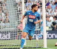  ??  ?? BomberDrie­s Mertens finora solo due gol in campionato: per lui staffetta con Milik