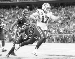  ?? TIM WARNER/GETTY ?? Bills starter Josh Allen (17), pictured rushing against the Texans on Saturday, said he’ll be carrying the pain of Buffalo’s playoff collapse in Houston for the foreseeabl­e future.