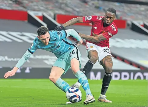  ??  ?? OLD TRAFFORD BATTLE: Liverpool defender Andy Robertson holds off the challenge of United’s Aaron Wan-bissaka.