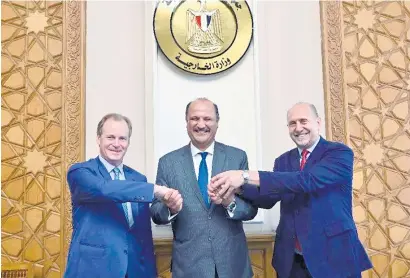  ?? ?? El gobernador Perotti con funcionari­os del gobierno de Egipto.