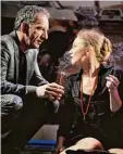  ?? Foto: Johachim Hiltmann ?? Heio von Stetten und Julia Hansen spie len in Yasmina Rezas Stück „Bella Figu ra“. Sie sind in der Stadthalle Neusäß zu sehen.