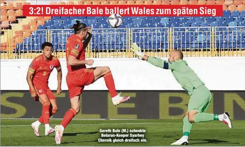  ??  ?? Gareth Bale (M.) schenkte Belarus-Keeper Syarhey Chernik gleich dreifach ein.