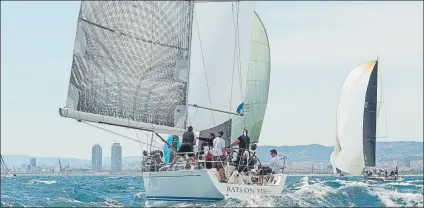  ?? FOTO: RCNB ?? ‘Rats on Fire’ navegando en la pasada edición del Conde de Godó, que este año cumple su 47ª edición con organizaci­ón del RCNB