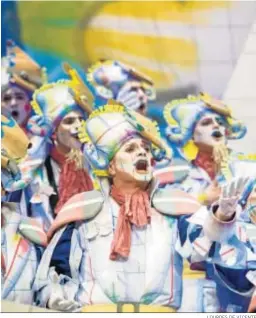  ?? LOURDES DE VICENTE ?? El coro ‘Los garabatos’, del Carnaval 2020.