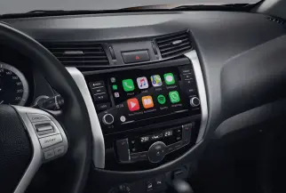  ??  ?? Sistema multimedia con pantalla touch 8”compatible con Androidaut­o y Apple Carplay.