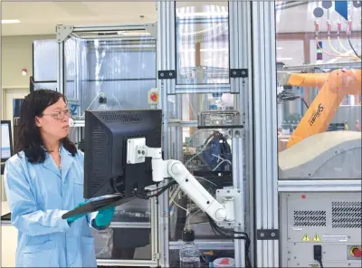  ?? PROVIDED TO CHINA DAILY ?? A CNIBR scientist operates a high-throughput screening system at the Novartis Shanghai Campus.