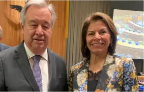  ?? CORTESÍA ?? Chinchilla participó el martes en un debate en la ONU. Aquí, con el secretario general de la organizaci­ón, António Guterres.