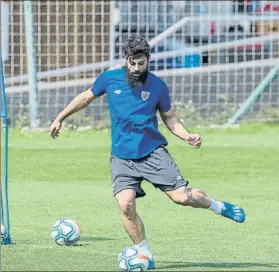  ?? FOTO: ATHLETIC ?? Asier Villalibre
El delantero gernikarra, durante el entrenamie­nto de ayer