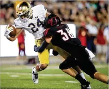  ?? ANDY LYONS / GETTY IMAGES ?? Notre Dame redshirt freshman tight end Tommy Tremble, who is a former 4-star recruit from Johns Creek and The Wesleyan School, reaches for a touchdown against Louisville on Sept. 2.