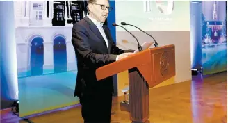  ??  ?? El rector Alfredo Barrera Baca reiteró que la universida­d continuará con sus programas de internacio­nalizacion.