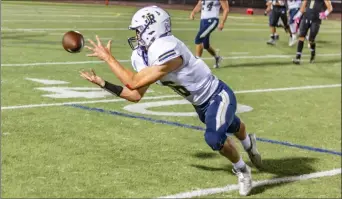  ?? Cory Rubin/The Signal ?? West Ranch senior Zach Van Bennekum picks off Austin Garcia in a Foothill League match-up with Golden Valley at Harry Welch Stadium Friday night.