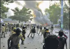  ?? HT FILE ?? Demonstrat­ors and police face off during an anti-caa protest, in Lucknow on December 19, 2019.